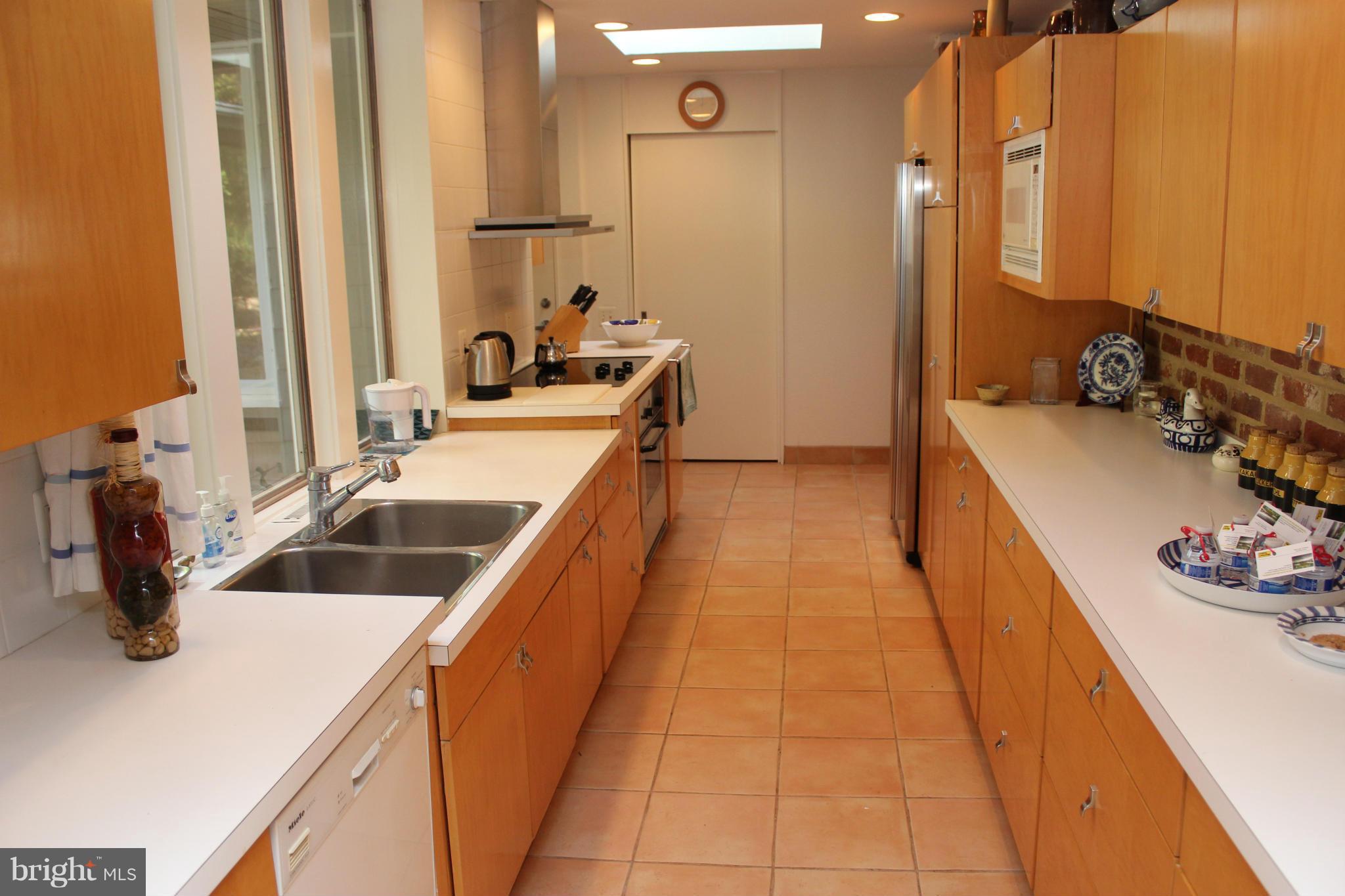 10212 Lloyd Road Potomac, MD 20854 - Photo 10 of 27 Kitchen