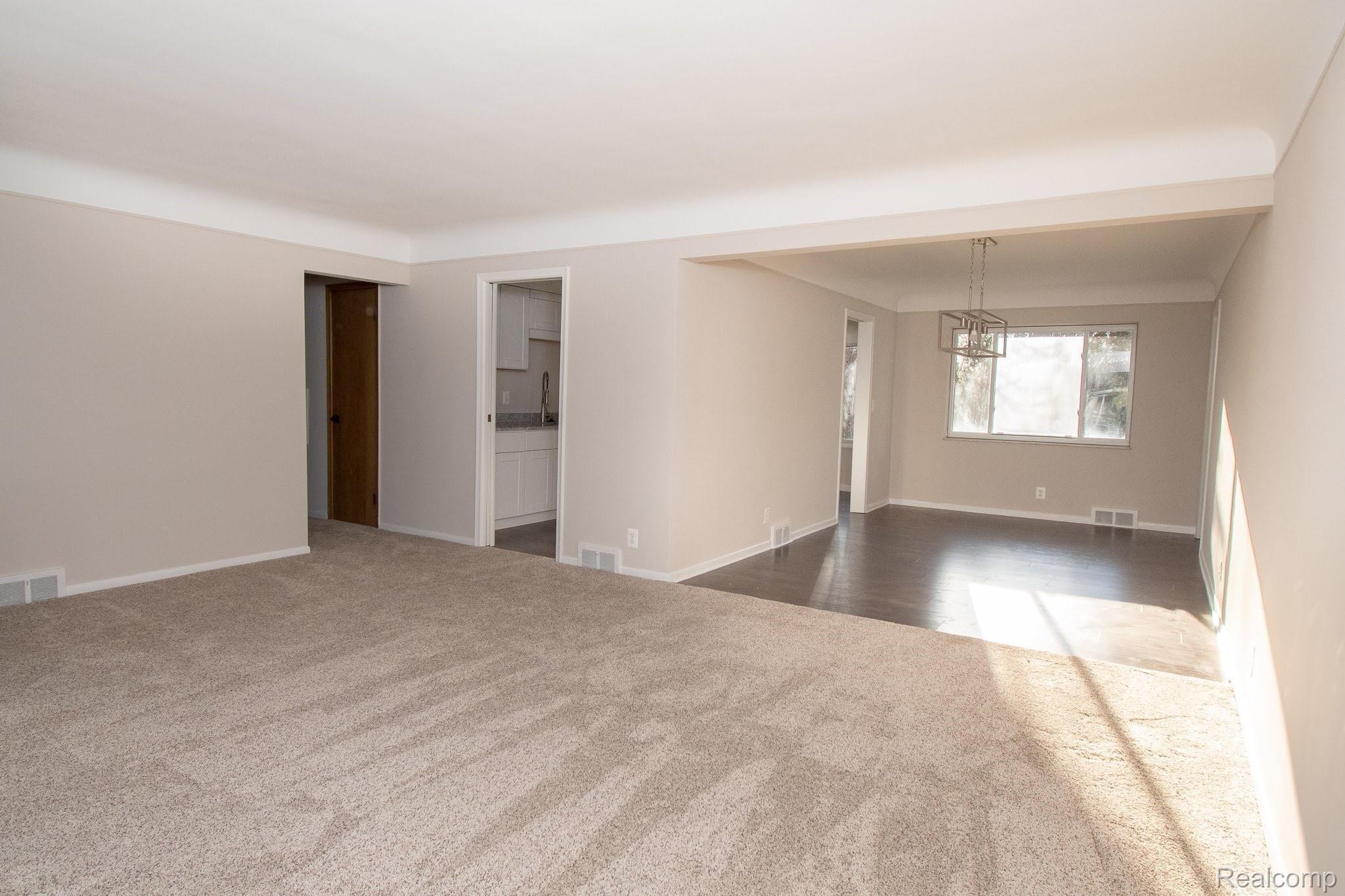 11024 Chicago Road Warren, MI 48093 - Photo 6 of 47 DSC_3523.jpg