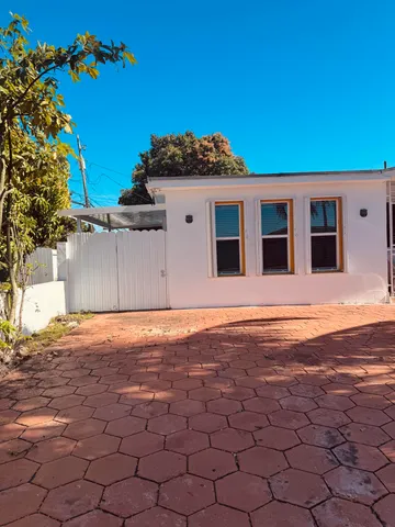 $1,500 | 3335 West 8th Avenue, Hialeah, FL 33012