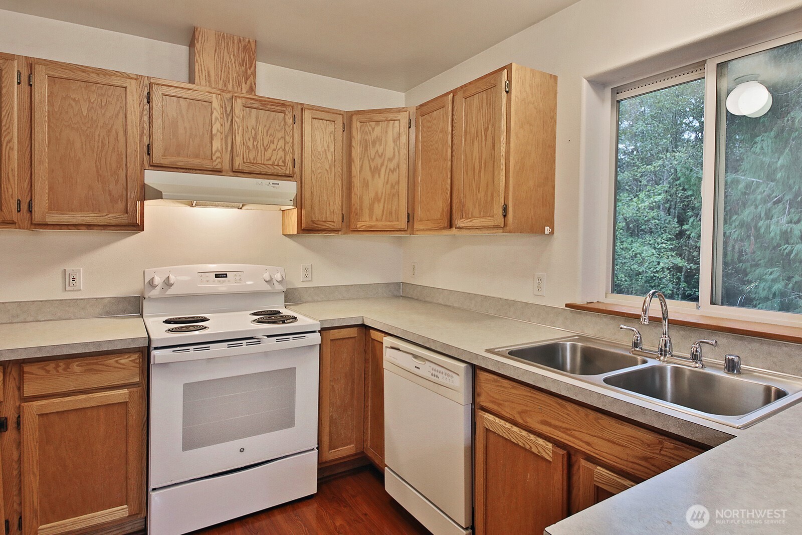 4369 Shadowood Drive Clinton, WA 98236 - Photo 25 of 37 a kitchen that has a sink and a stove