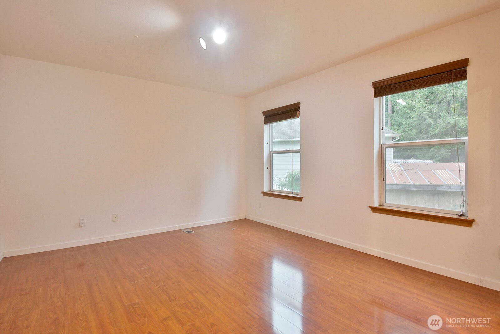 4369 Shadowood Drive Clinton, WA 98236 - Photo 34 of 37 an empty room with windows