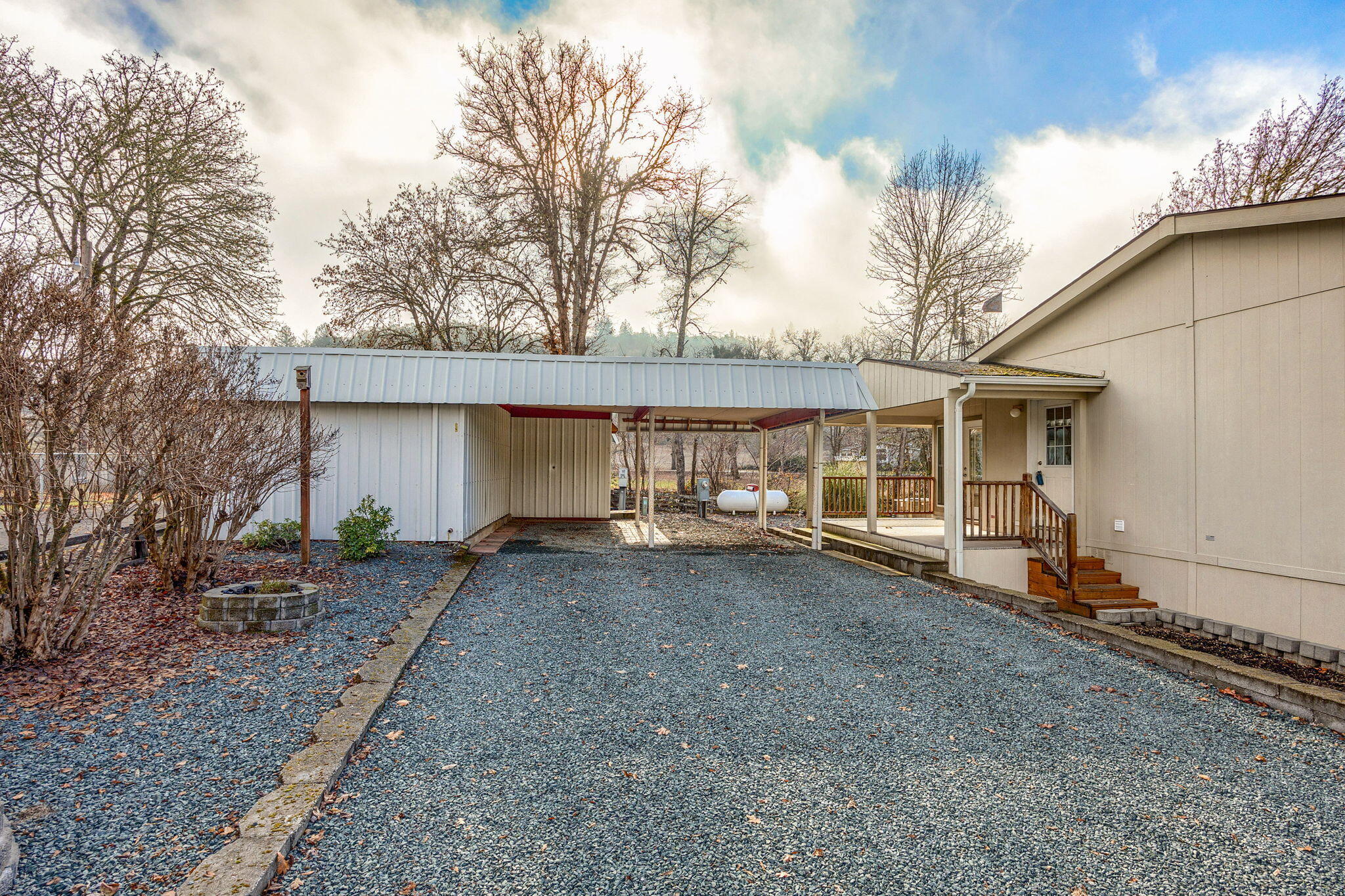 6901 Old Stage Road, Unit 25 Central Point, OR 97502 - Photo 6 of 45 Driveway