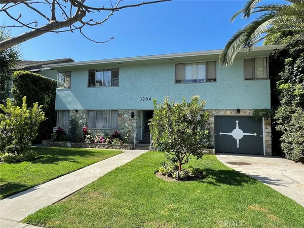 $1,995 | 3204 2nd Street, Long Beach, CA 90803