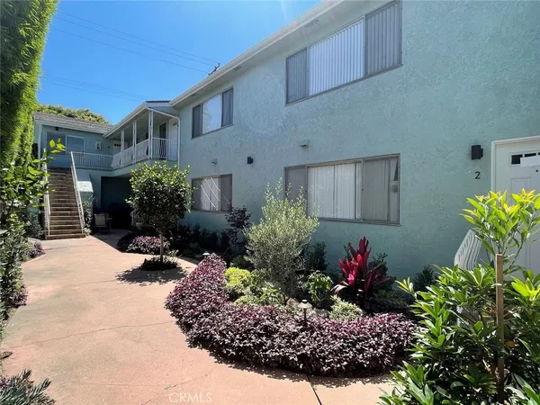 $1,995 | 3204 2nd Street, Long Beach, CA 90803