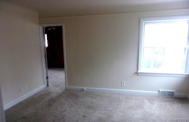 47230 Frederick Road Utica, MI 48317 - Photo 2 of 12 LIVINGROOM.JPG