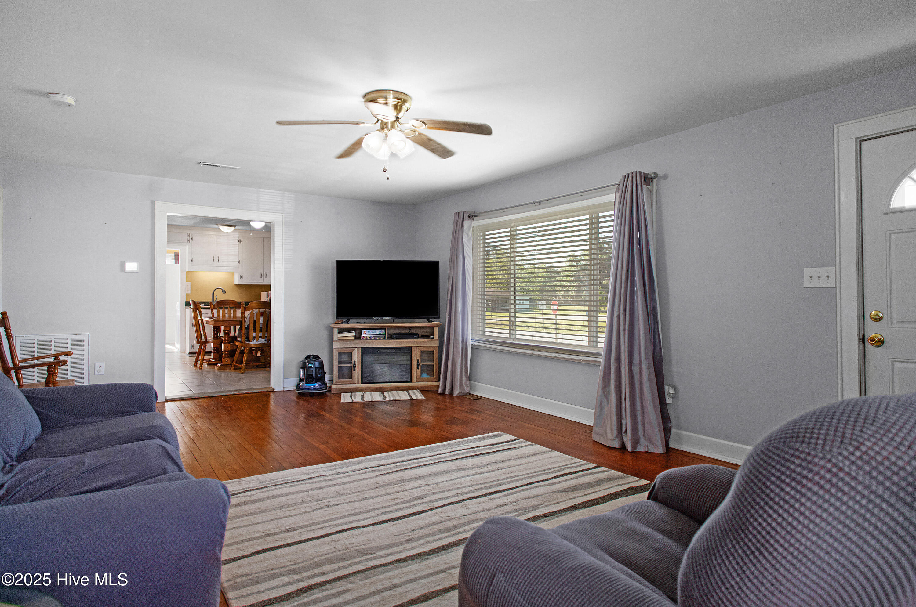 2700 Oaks Road New Bern, NC 28560 - Photo 2 of 21 Living Room