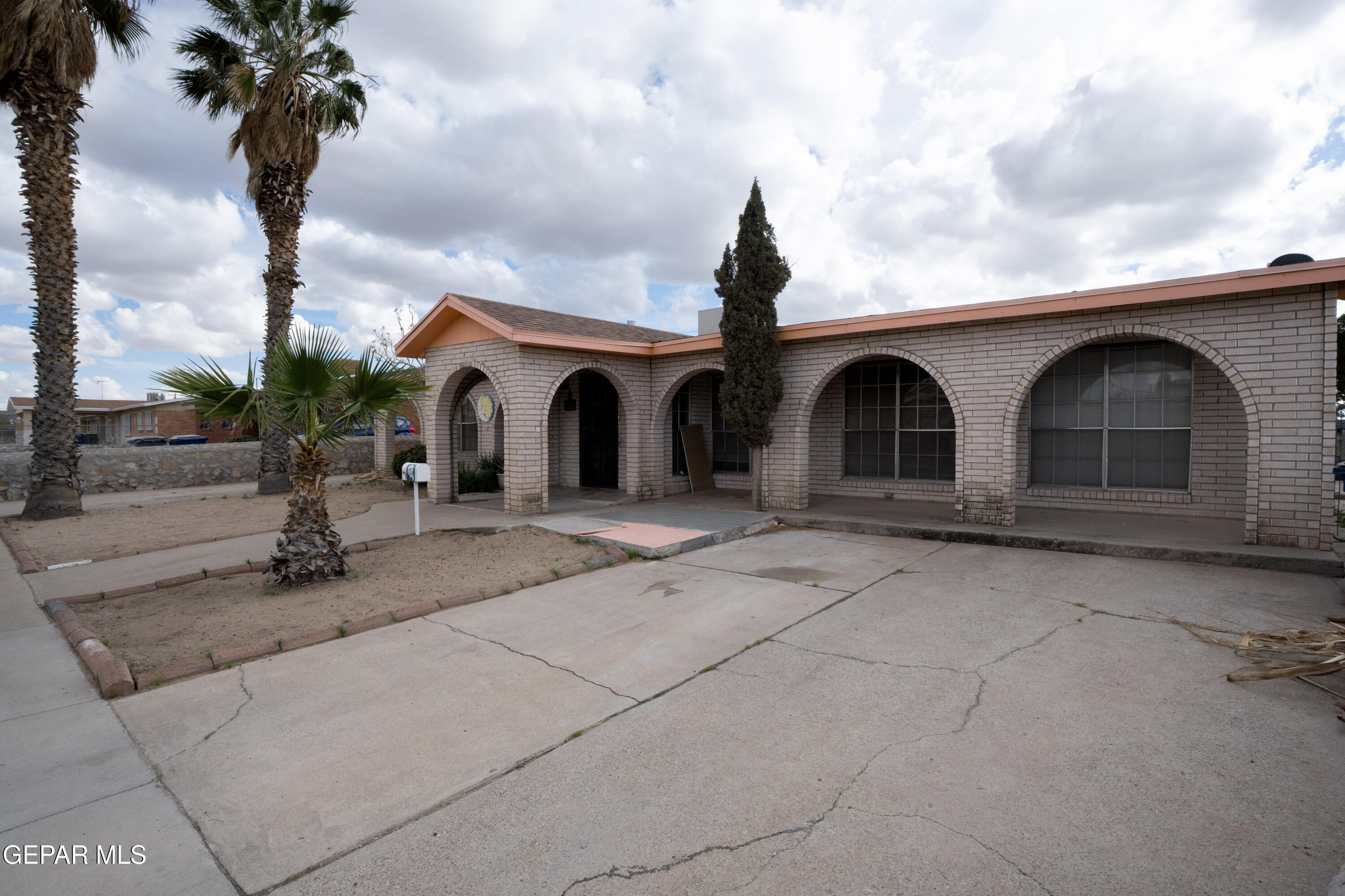 8144 Burnham Road El Paso, TX 79907 - Photo 4 of 40 27-DSC02258