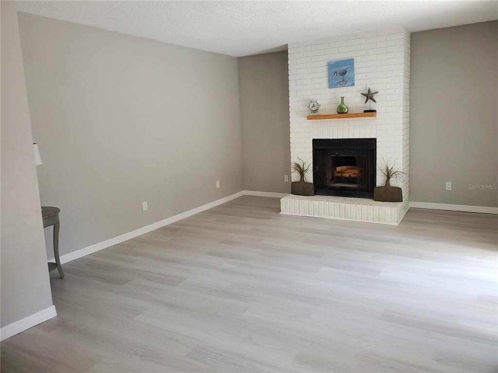 107 Springwood Square Port Orange, FL 32129 - Photo 8 of 36 a room with a fireplace