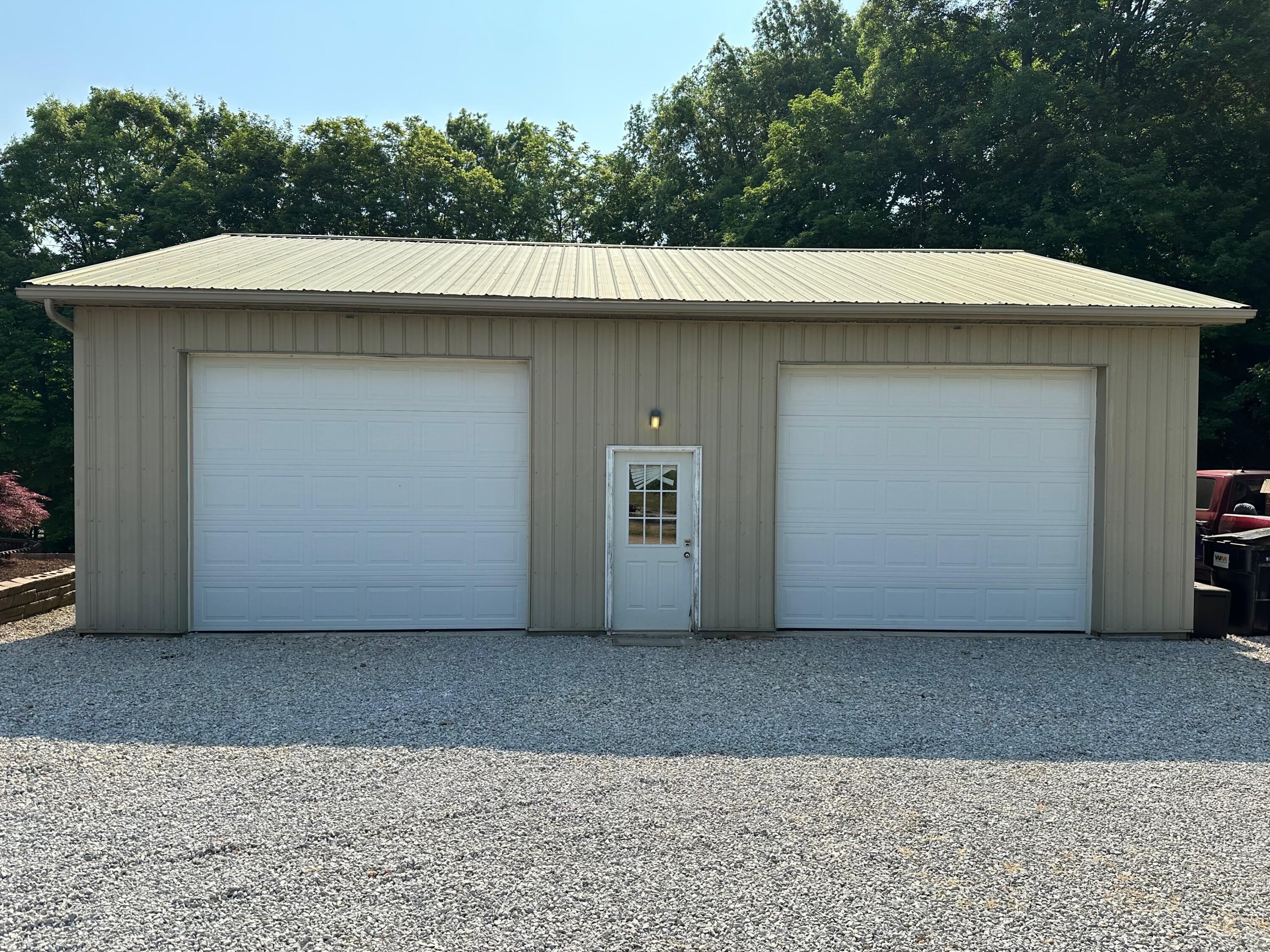 19360 Hampshire Road Utica, OH 43080 - Photo 30 of 35 Garage2