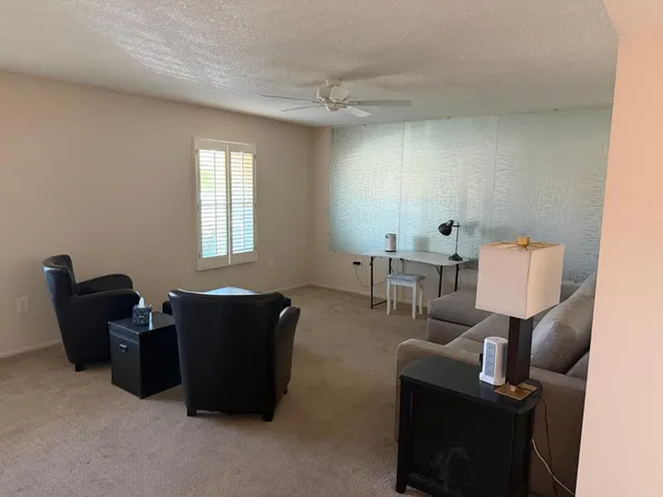 $1,800 | 9209 West Glen Oaks Circle North, Sun City, AZ 85351