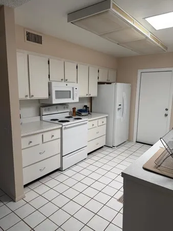 $1,800 | 9209 West Glen Oaks Circle North, Sun City, AZ 85351