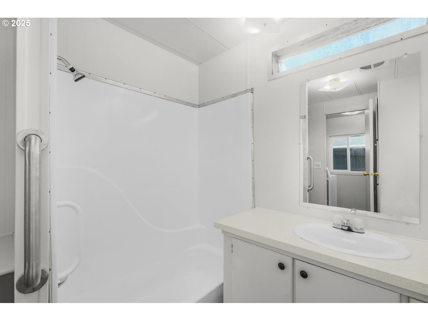 5355 River Road North, Unit 85 Keizer, OR 97303 - Photo 16 of 25 a bathroom with a sink and a mirror