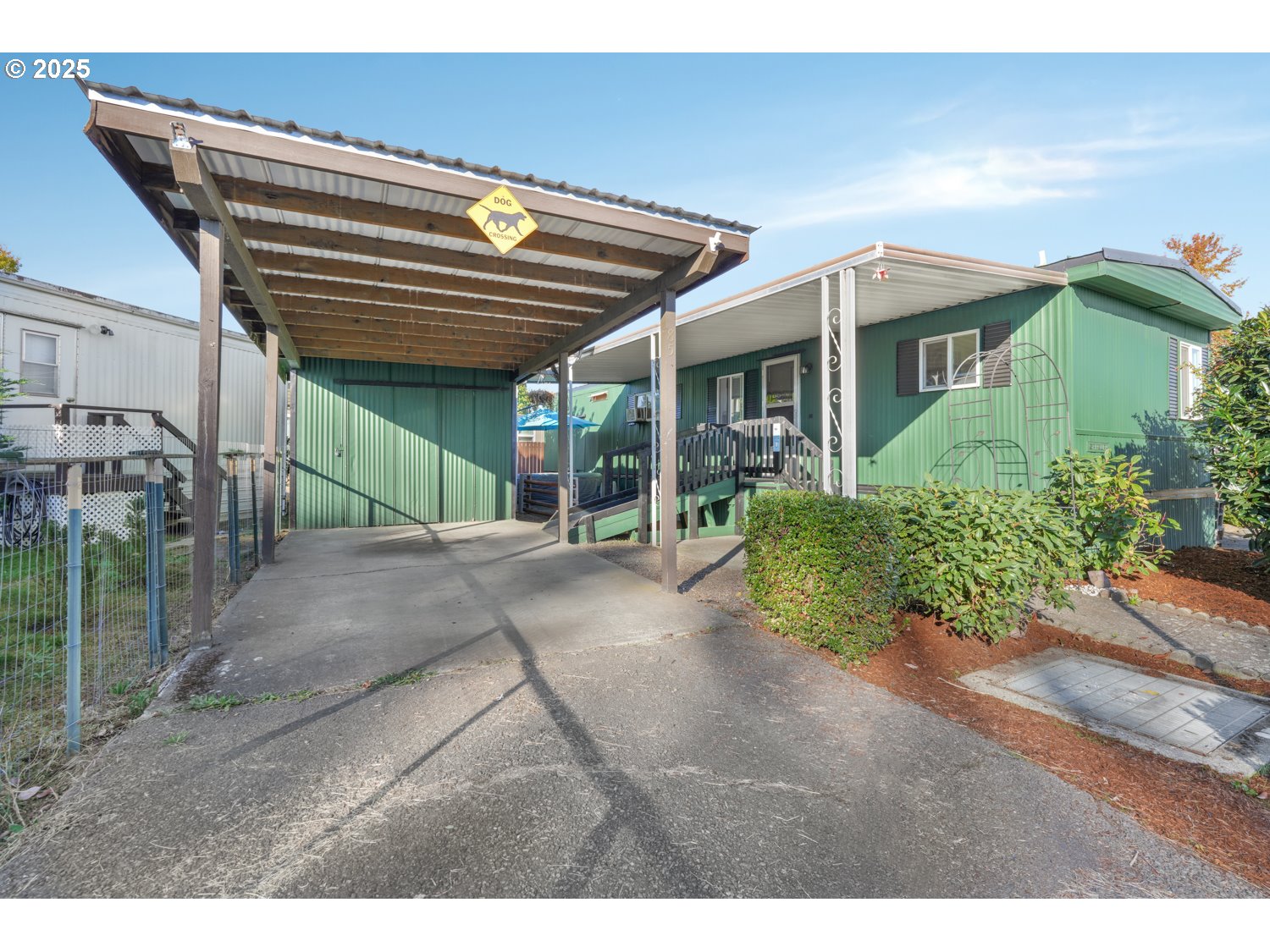 5355 River Road North, Unit 85 Keizer, OR 97303 - Photo 2 of 25 a view of a house with backyard and porch