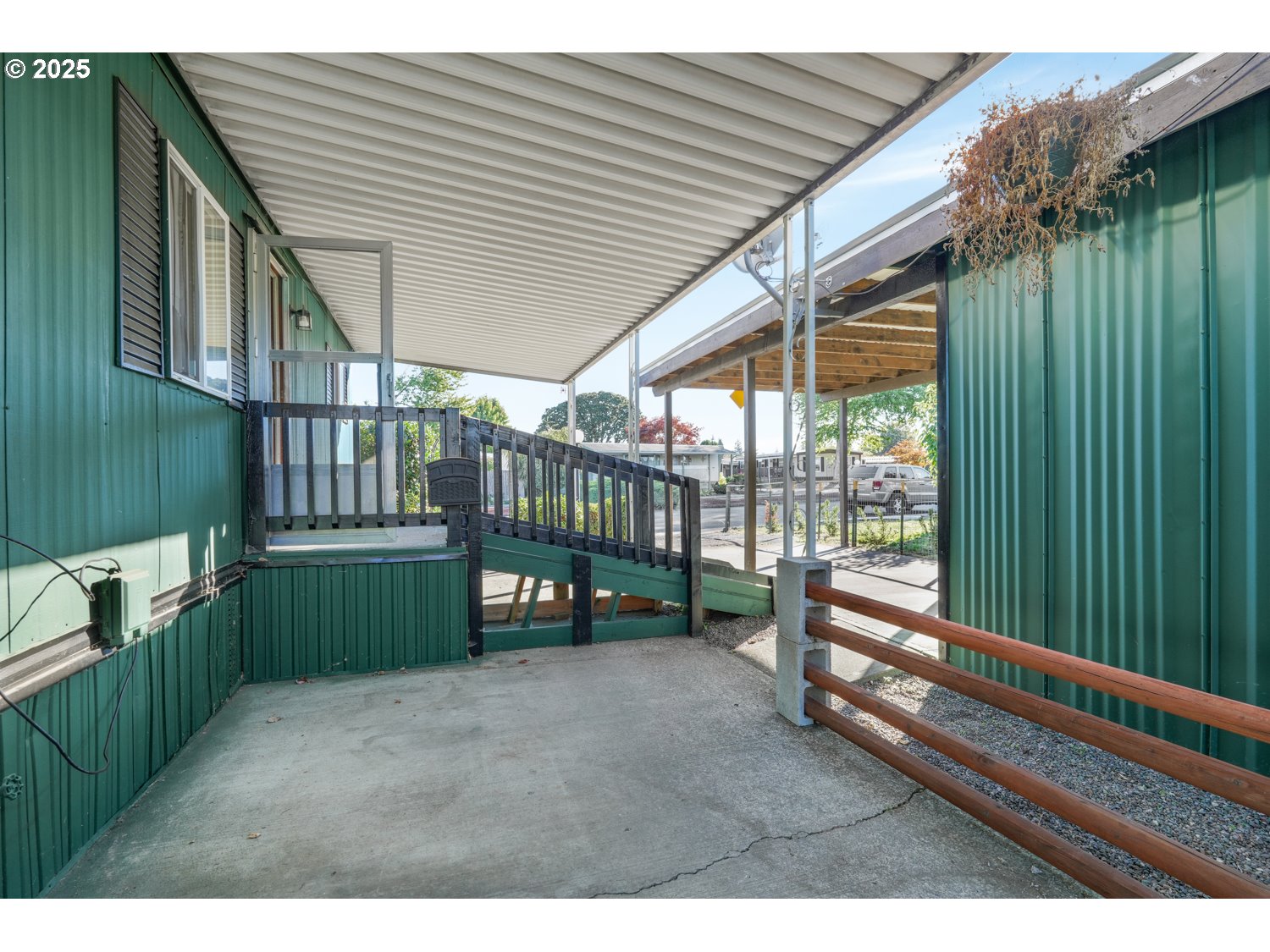 5355 River Road North, Unit 85 Keizer, OR 97303 - Photo 23 of 25 a view of a porch with furniture