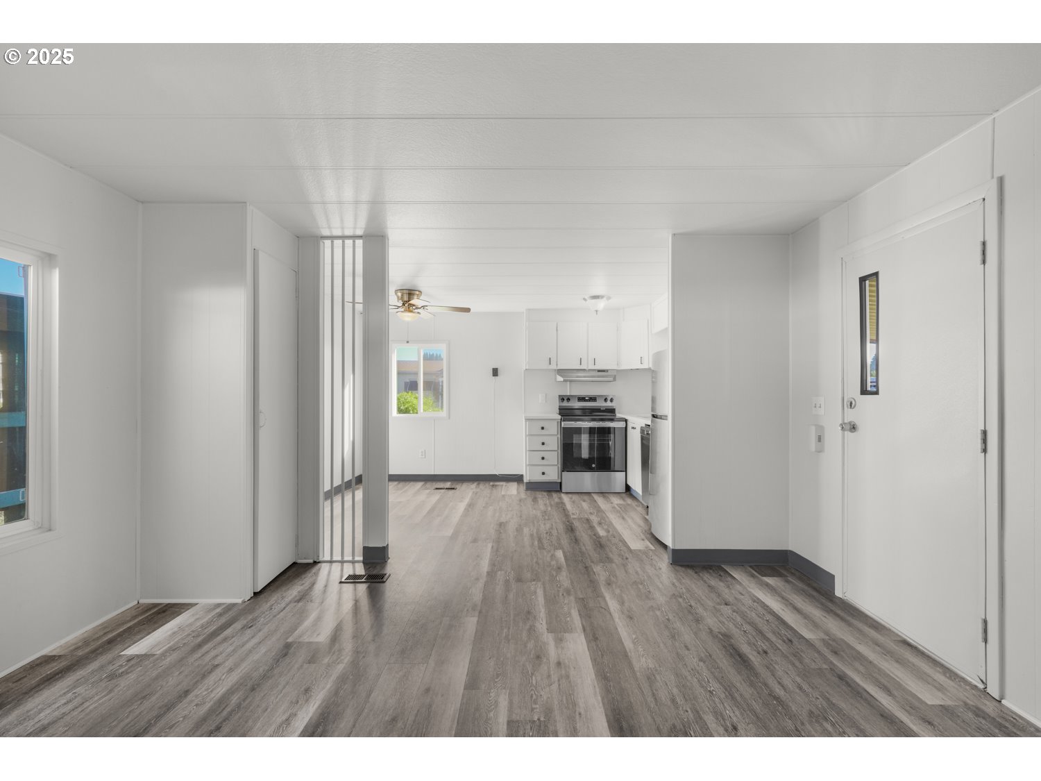 5355 River Road North, Unit 85 Keizer, OR 97303 - Photo 6 of 25 a view of kitchen with hardwood floor and electronic appliances