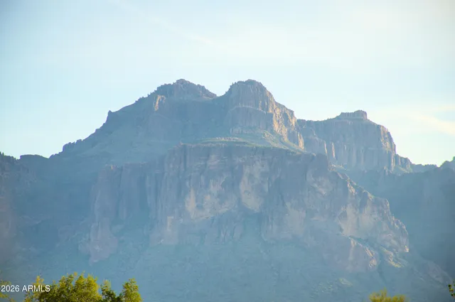 a view of a dry field