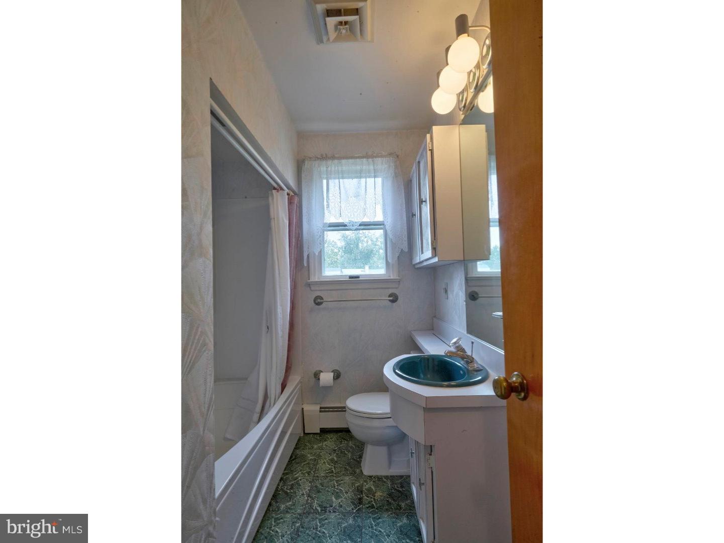 8 North Warwick Road Somerdale, NJ 08083 - Photo 15 of 25 Bathroom