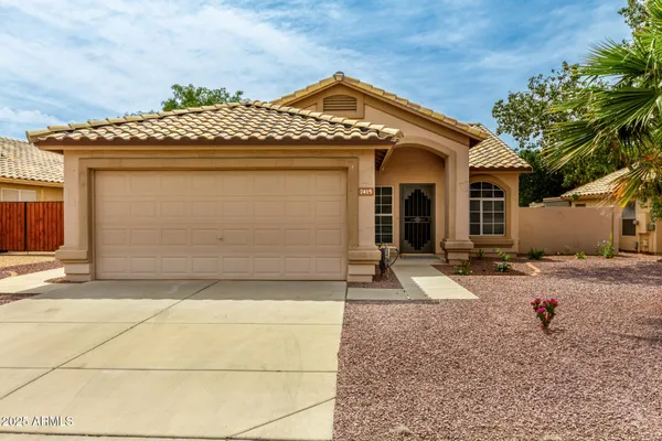 $3,200 | 7415 West Crest Lane, Glendale, AZ 85310