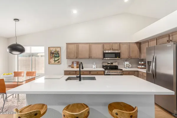 $3,200 | 7415 West Crest Lane, Glendale, AZ 85310