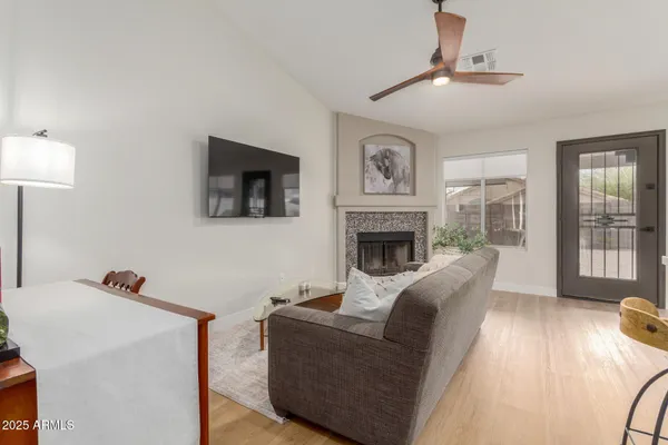 $3,200 | 7415 West Crest Lane, Glendale, AZ 85310