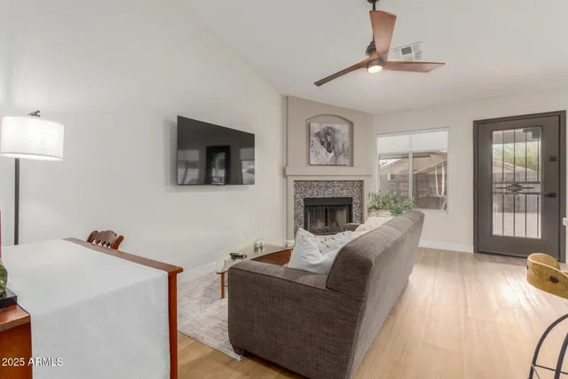 $3,200 | 7415 West Crest Lane, Glendale, AZ 85310