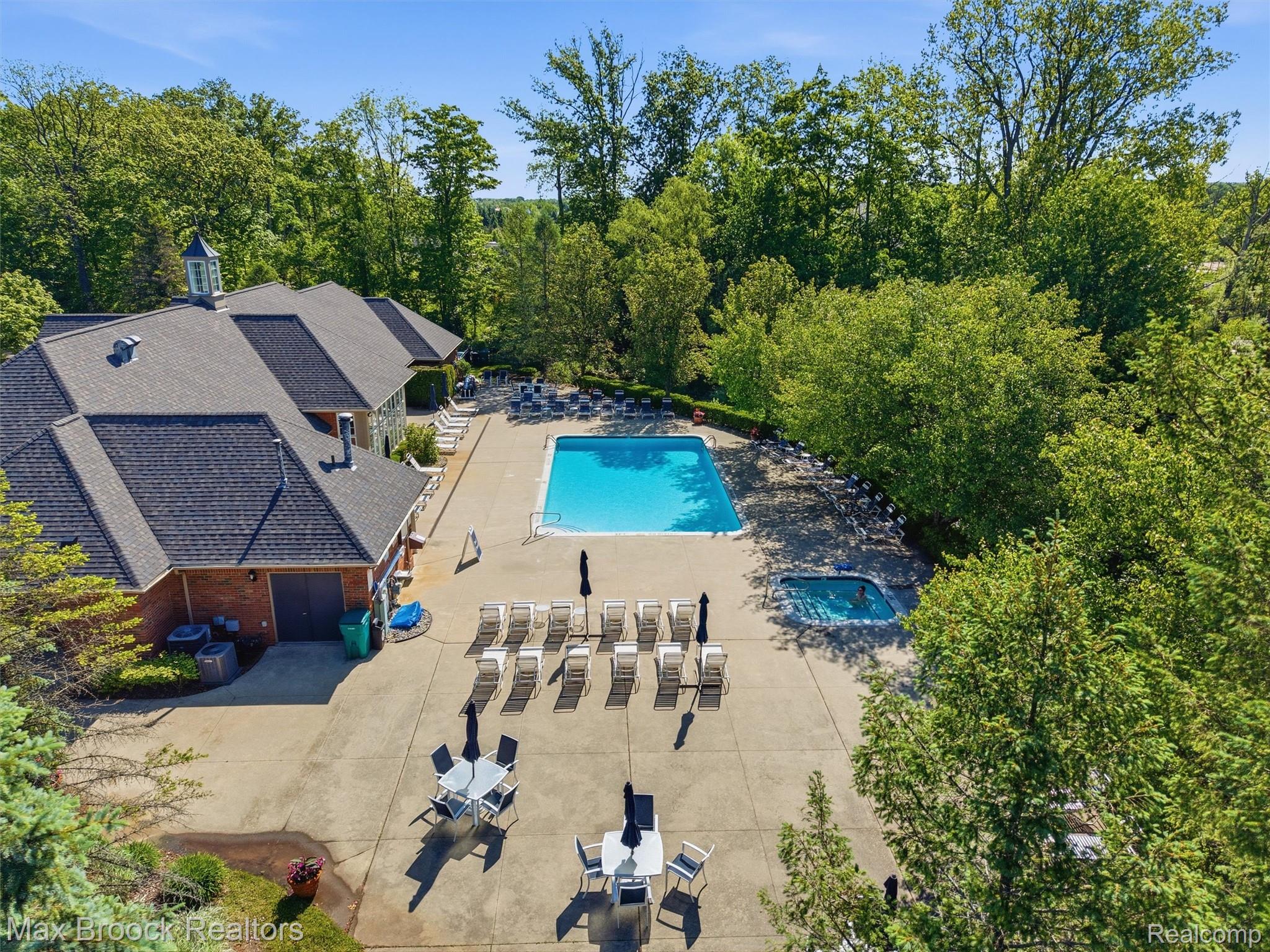 3562 Tremonte Circle Rochester, MI 48306 - Photo 31 of 33 19-DJI_20260528102433_0503_D.jpg