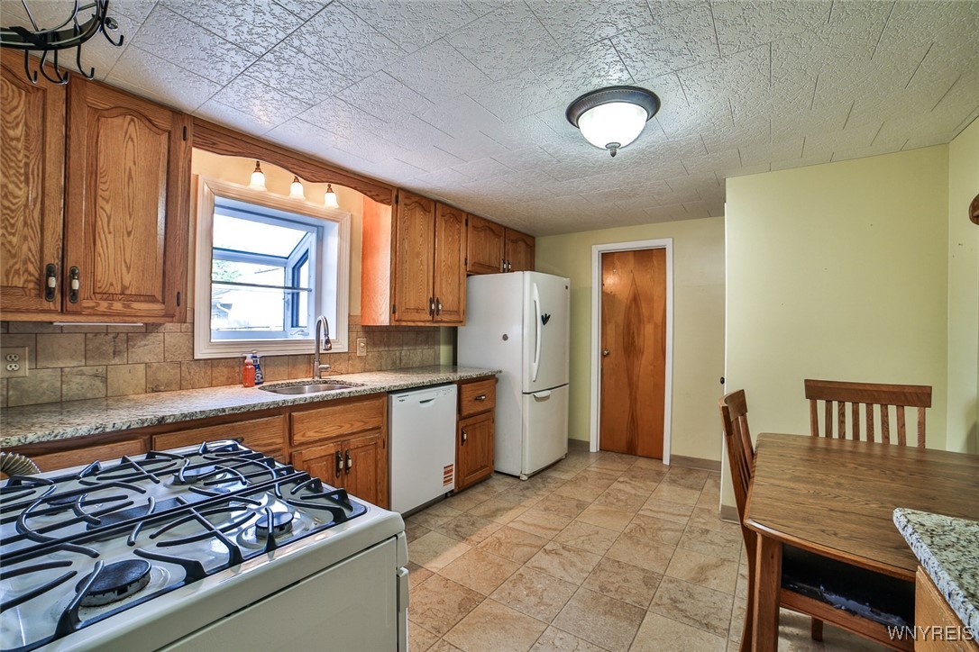 46 Fries Road Tonawanda, NY 14150 - Photo 11 of 32