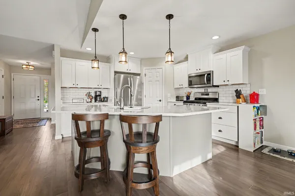 $459,900 | 242 River Park Drive, Middlebury, IN 46540