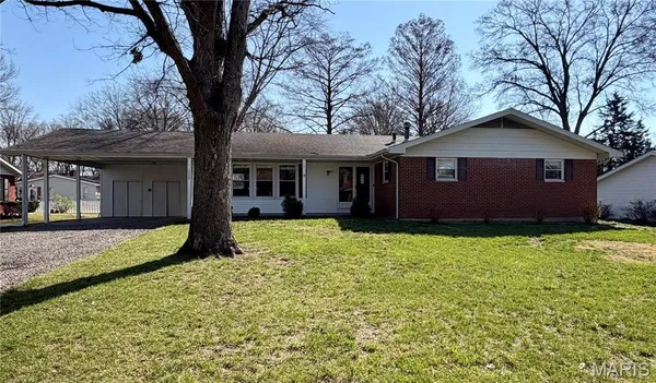 $285,000 | 1330 Lincoln Boulevard, Mascoutah, IL 62258