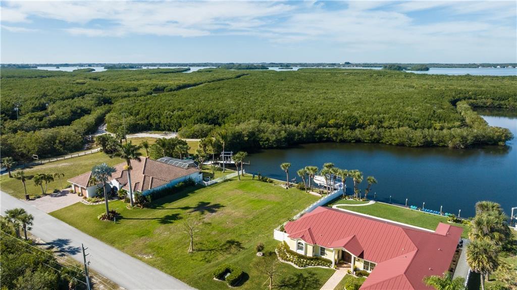 83 Queens Road Hutchinson Island, FL 34949 - Photo 14 of 36 14