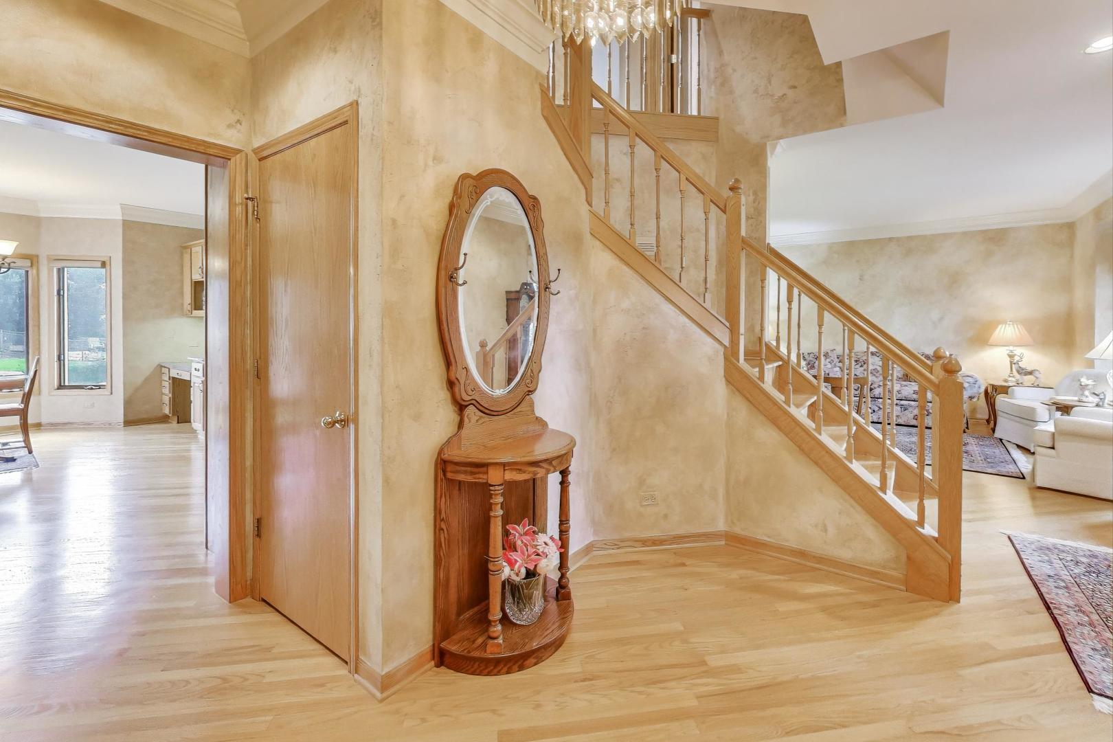 8720 Galleria Court Spring Grove, IL 60081 - Photo 5 of 36