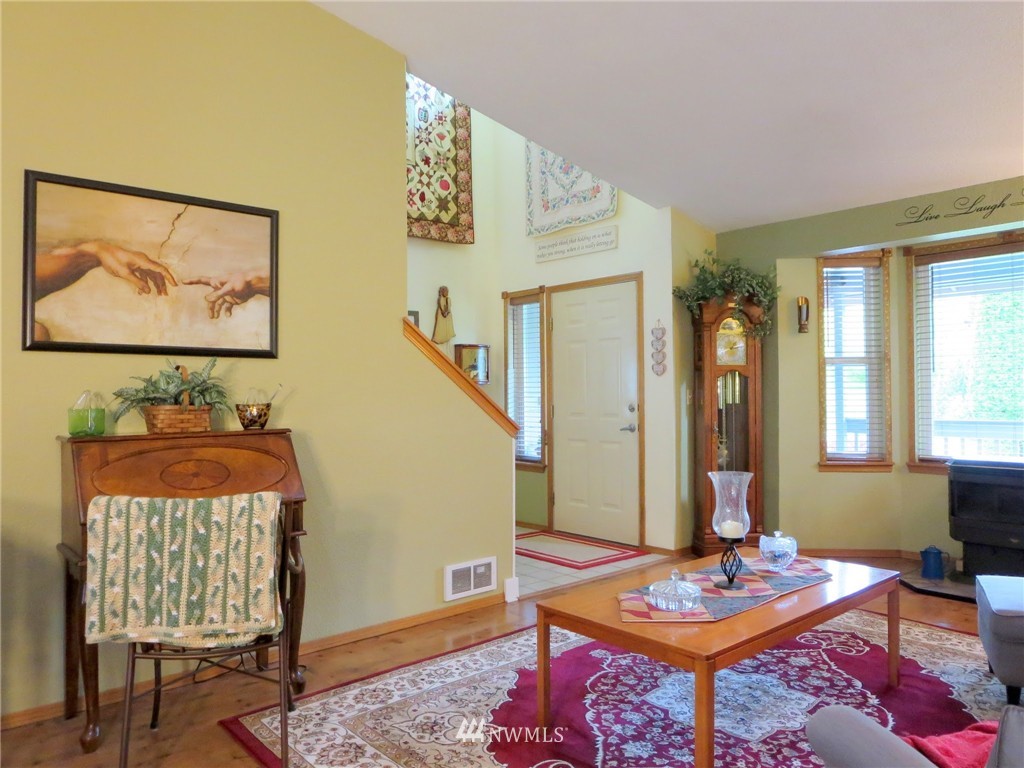 18428 Albany Street Southwest Rochester, WA 98579 - Photo 5 of 25