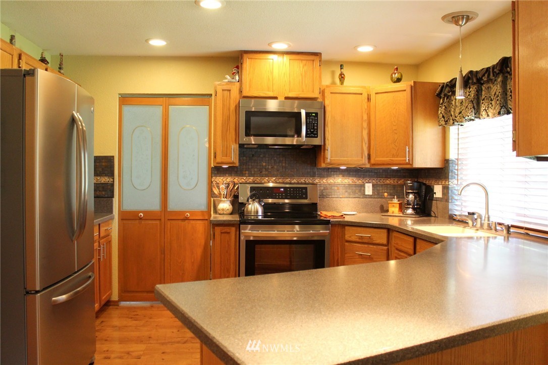18428 Albany Street Southwest Rochester, WA 98579 - Photo 9 of 25