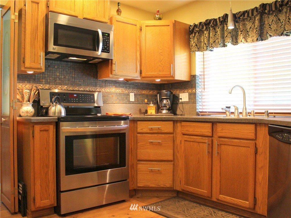 18428 Albany Street Southwest Rochester, WA 98579 - Photo 10 of 25