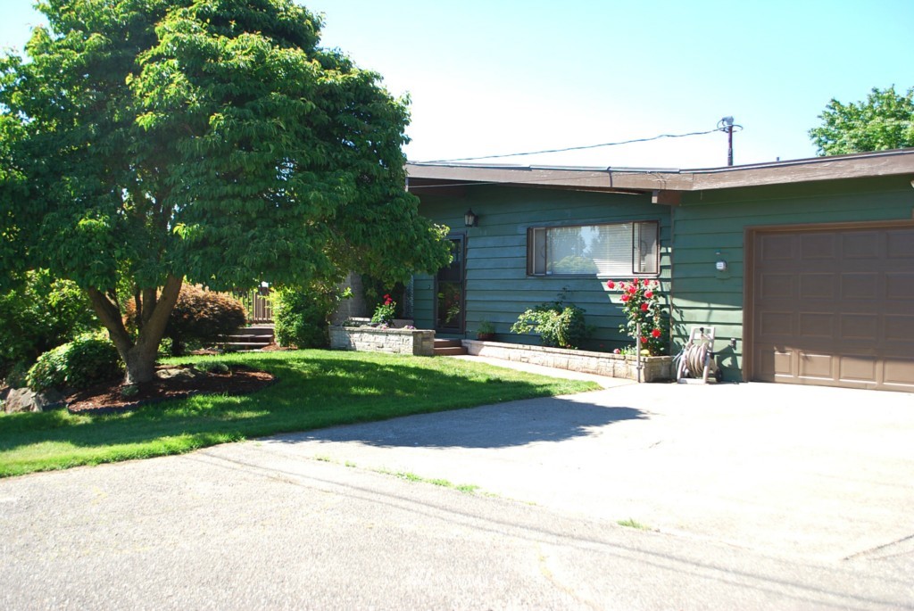 7325 180th Street Southwest Edmonds, WA 98026 - Photo 2 of 22 Gallery Image 2