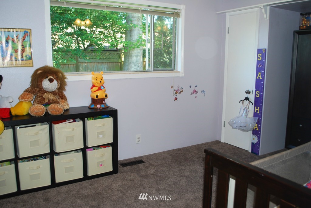 7325 180th Street Southwest Edmonds, WA 98026 - Photo 14 of 22 Gallery Image 14