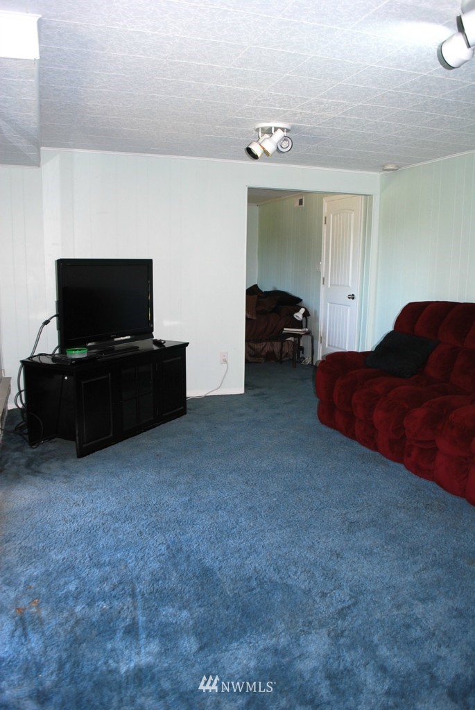 7325 180th Street Southwest Edmonds, WA 98026 - Photo 17 of 22 Gallery Image 17