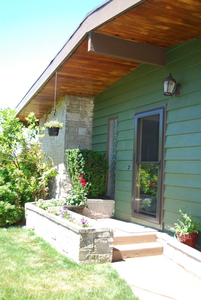 7325 180th Street Southwest Edmonds, WA 98026 - Photo 3 of 22 Gallery Image 3