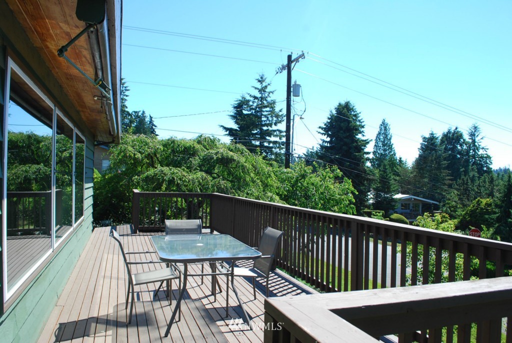 7325 180th Street Southwest Edmonds, WA 98026 - Photo 5 of 22 Gallery Image 5