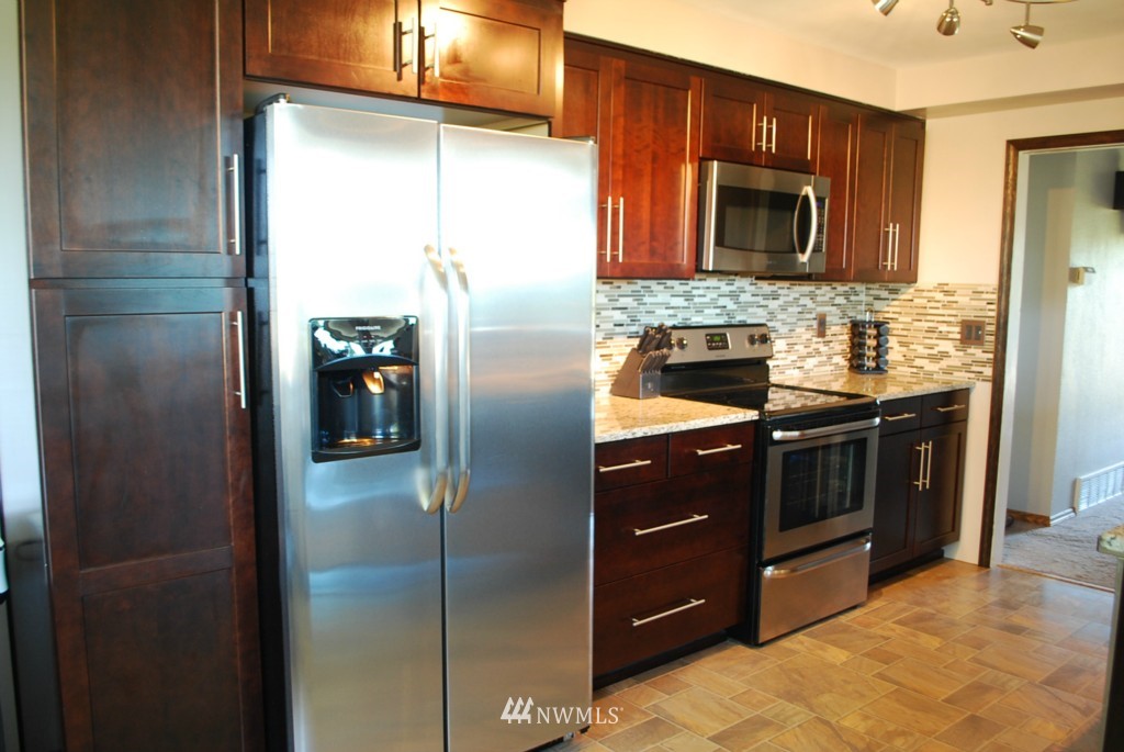 7325 180th Street Southwest Edmonds, WA 98026 - Photo 7 of 22 Gallery Image 7