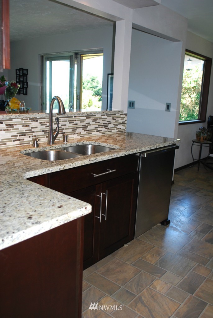 7325 180th Street Southwest Edmonds, WA 98026 - Photo 8 of 22 Gallery Image 8