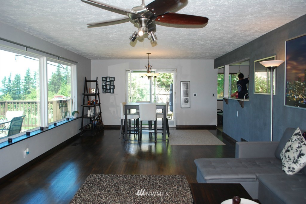 7325 180th Street Southwest Edmonds, WA 98026 - Photo 9 of 22 Gallery Image 9