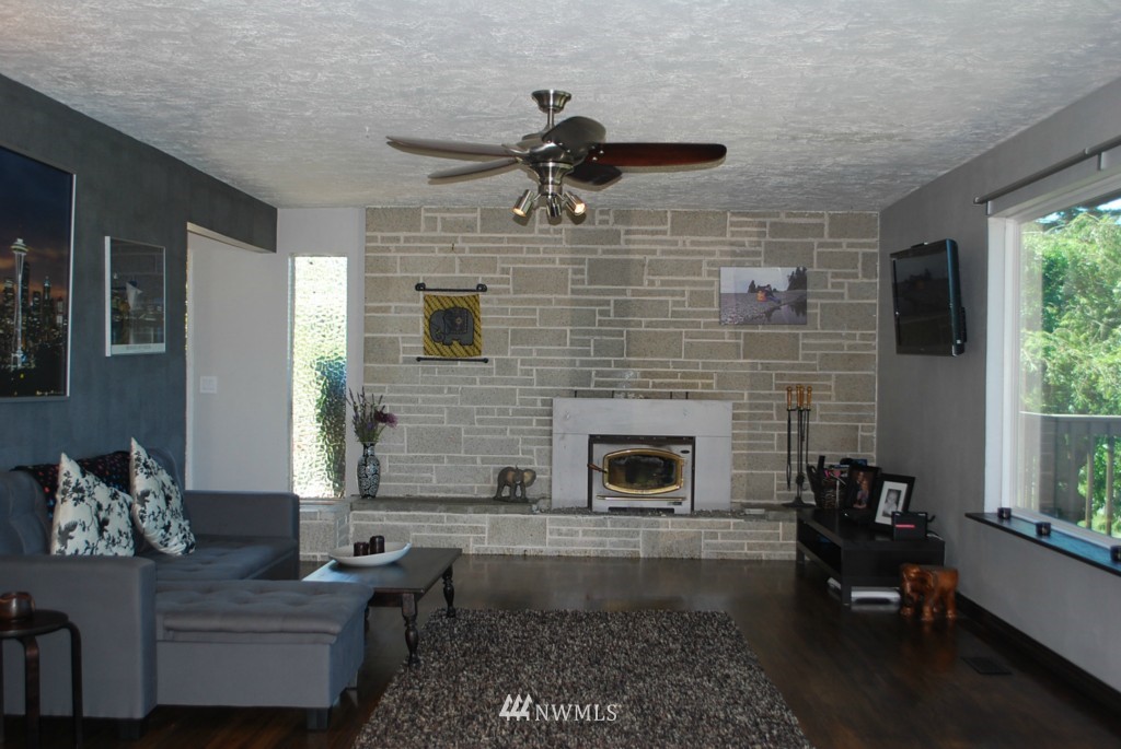 7325 180th Street Southwest Edmonds, WA 98026 - Photo 10 of 22 Gallery Image 10