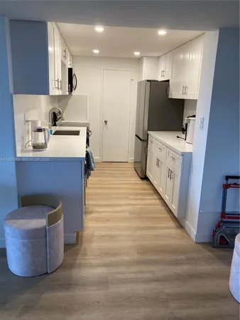 $3,950 | 5401 Collins Avenue, Unit 320, Miami Beach, FL 33140