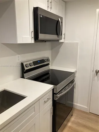 $3,950 | 5401 Collins Avenue, Unit 320, Miami Beach, FL 33140
