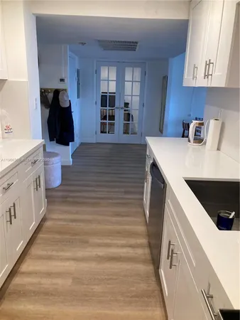 $3,950 | 5401 Collins Avenue, Unit 320, Miami Beach, FL 33140