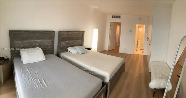 $3,950 | 5401 Collins Avenue, Unit 320, Miami Beach, FL 33140