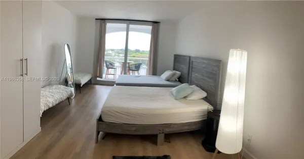 $3,950 | 5401 Collins Avenue, Unit 320, Miami Beach, FL 33140