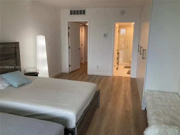 $3,950 | 5401 Collins Avenue, Unit 320, Miami Beach, FL 33140