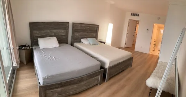 $3,950 | 5401 Collins Avenue, Unit 320, Miami Beach, FL 33140